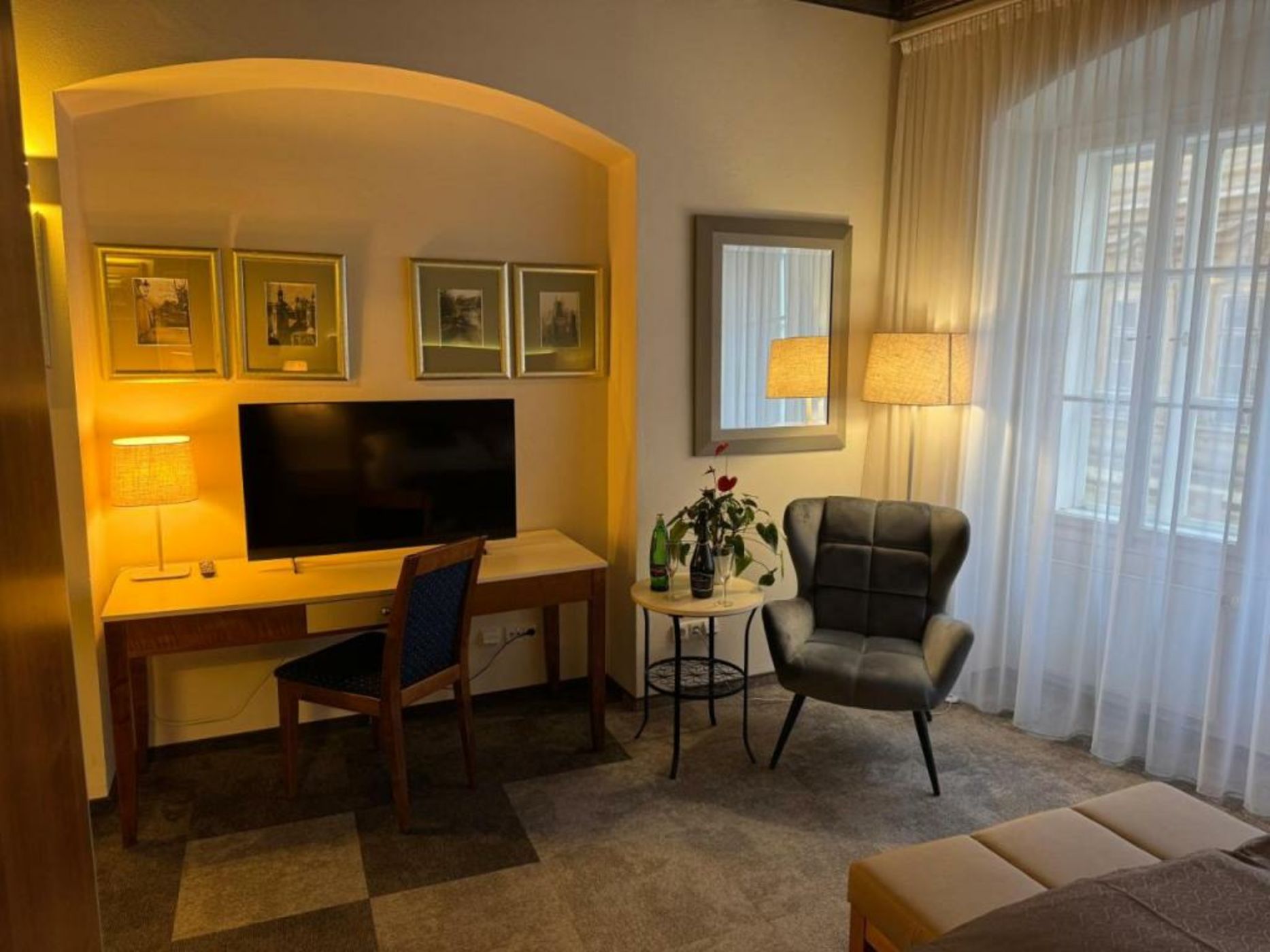 The Golden Wheel Hotel