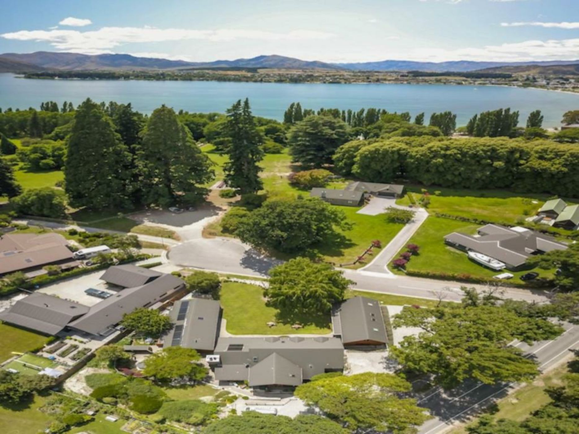 Wanaka Homestead Lodge & Cottages