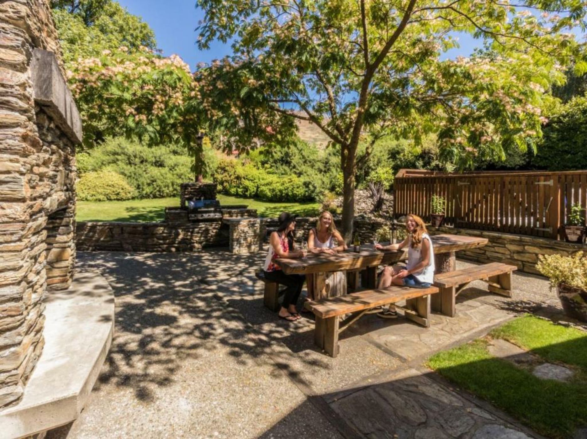 Wanaka Homestead Lodge & Cottages