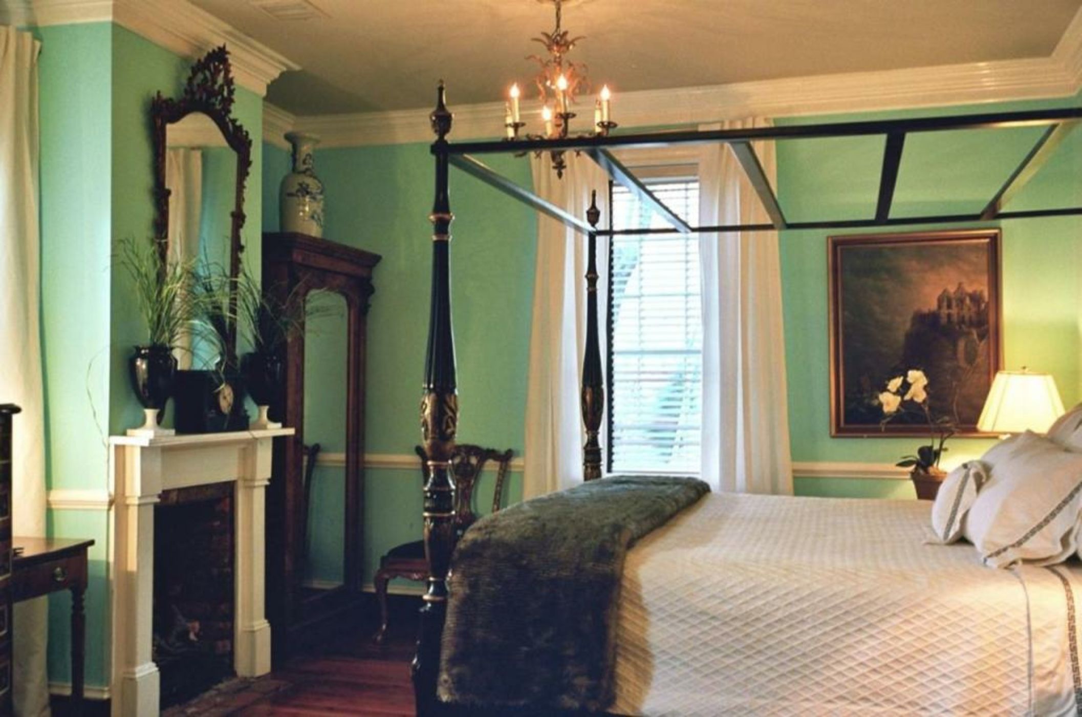 Inn at Court Square