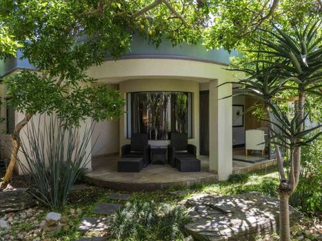 No5 Boutique Art Hotel by Mantis