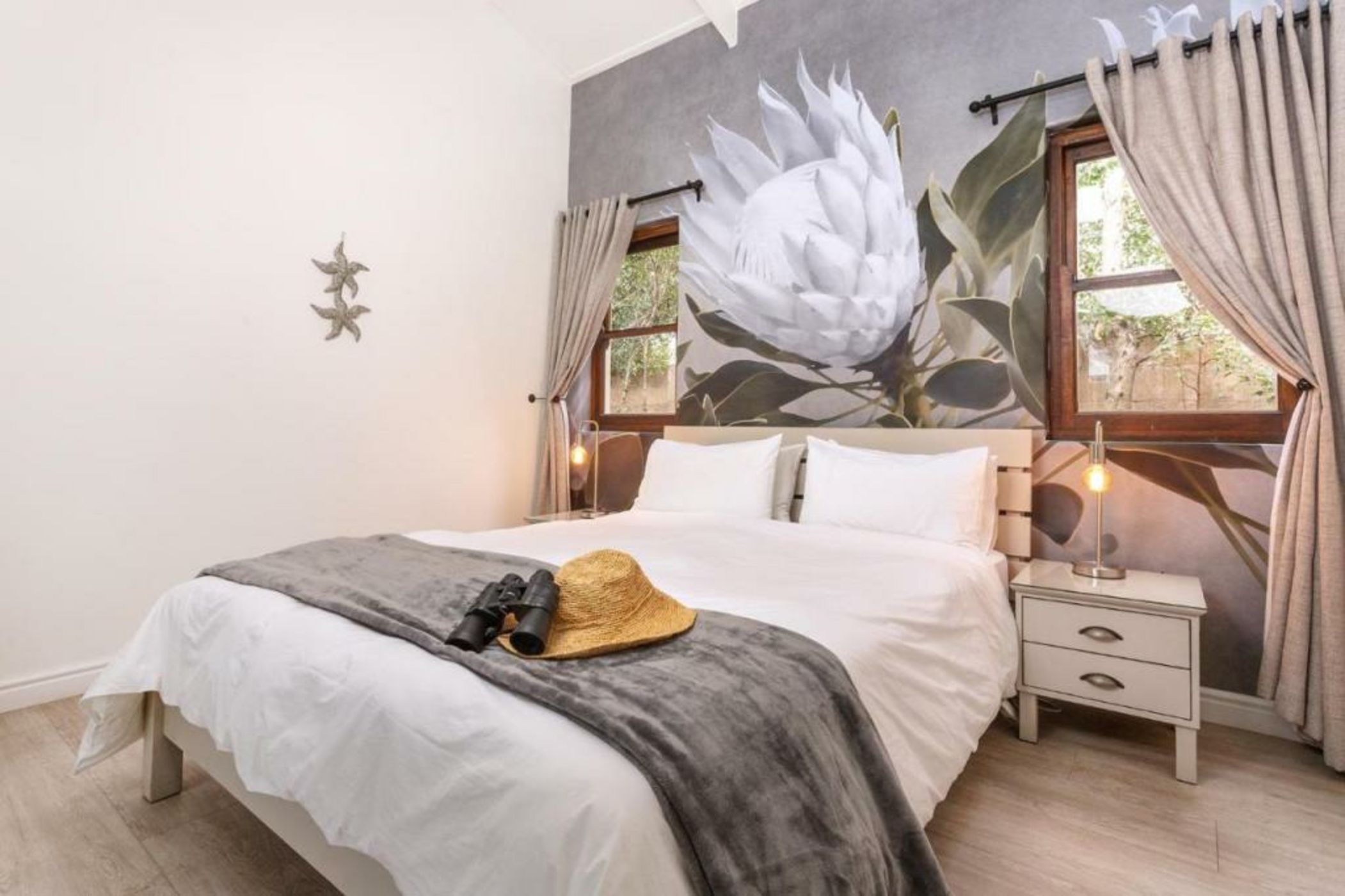 Sixteen Guesthouse on Main