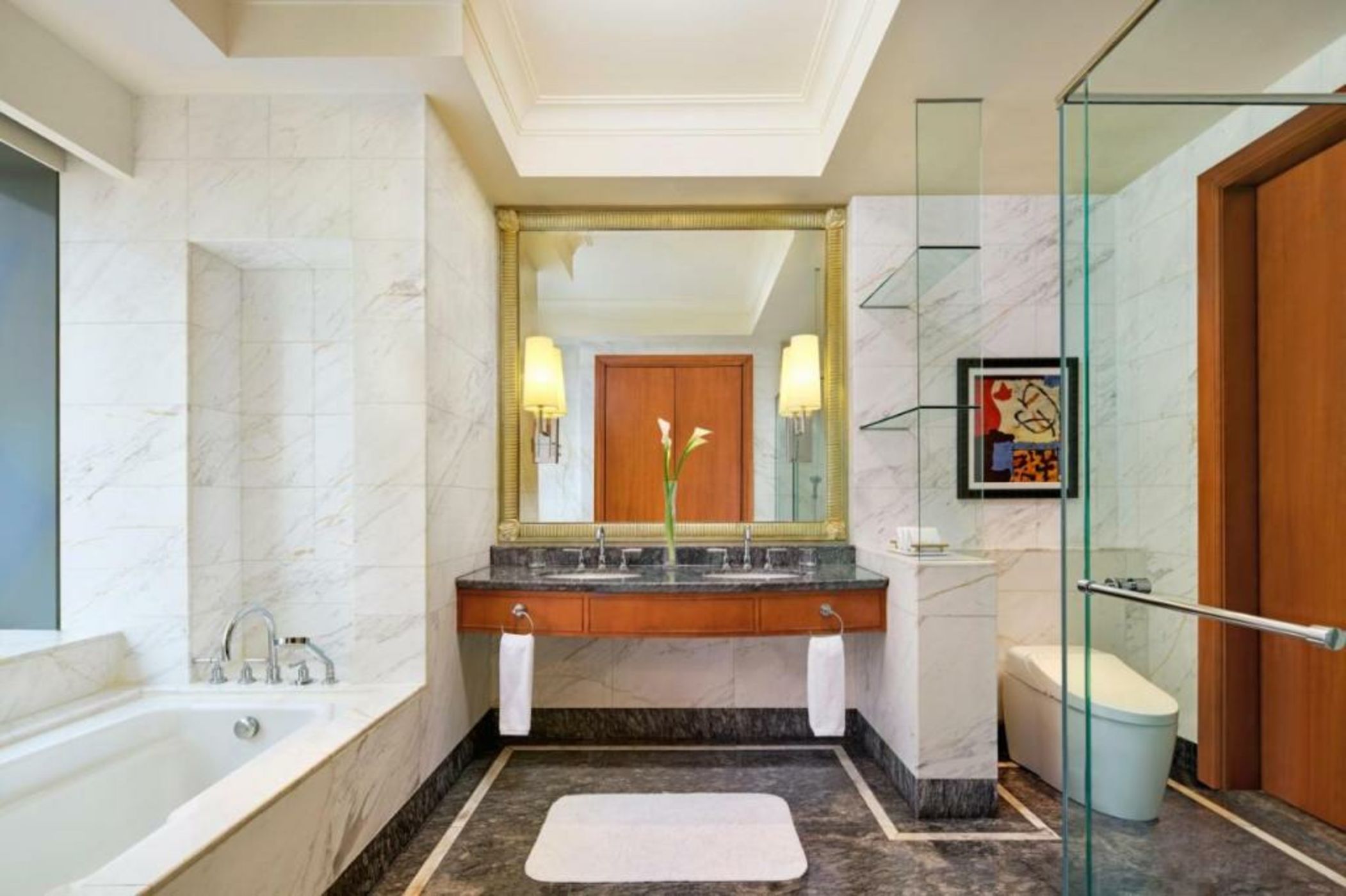 The Ritz-Carlton Jakarta, Mega Kuningan