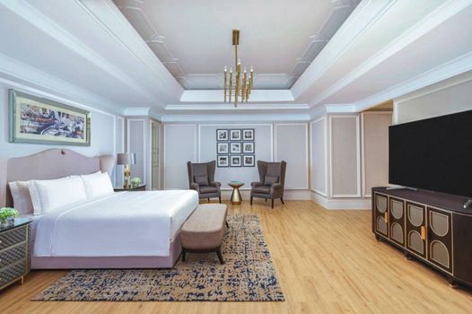 The Ritz-Carlton Jakarta, Mega Kuningan