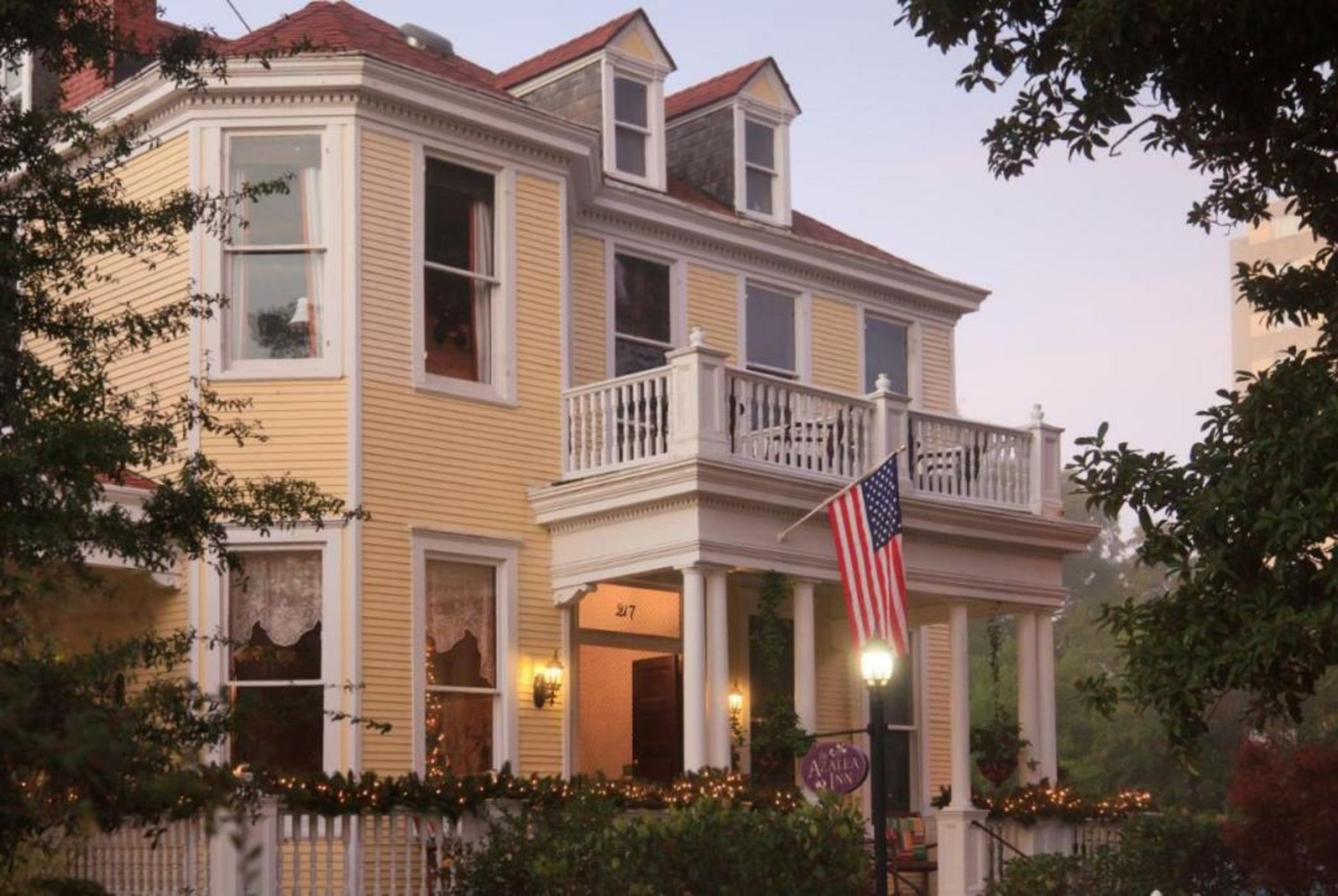 Azalea Inn and Villas
