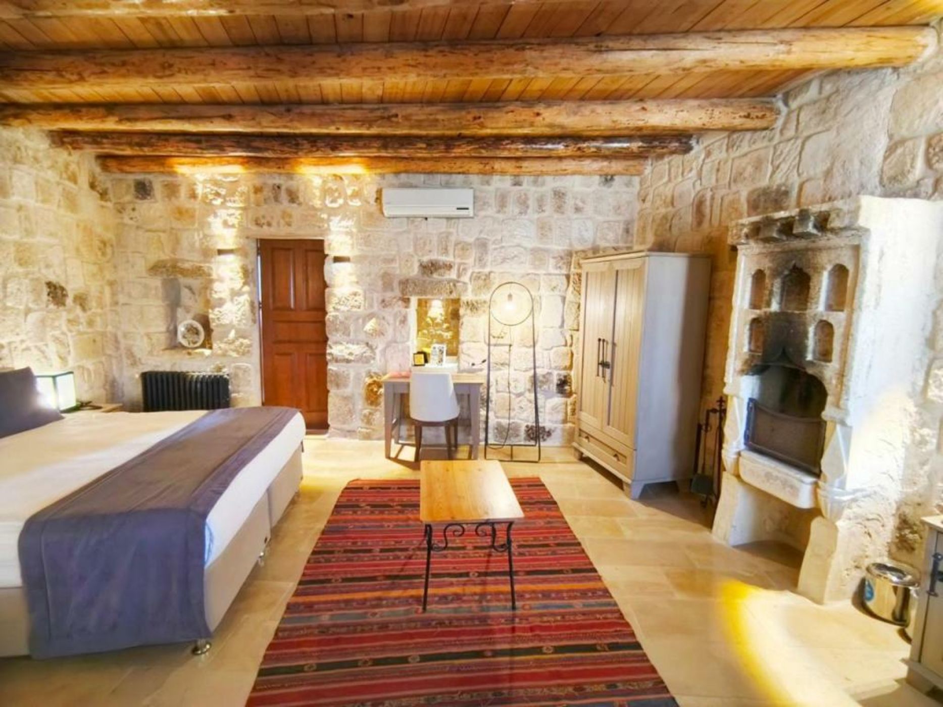 Acropolis Cave Suite