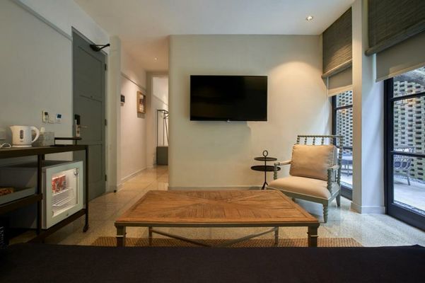 Lamandau House
