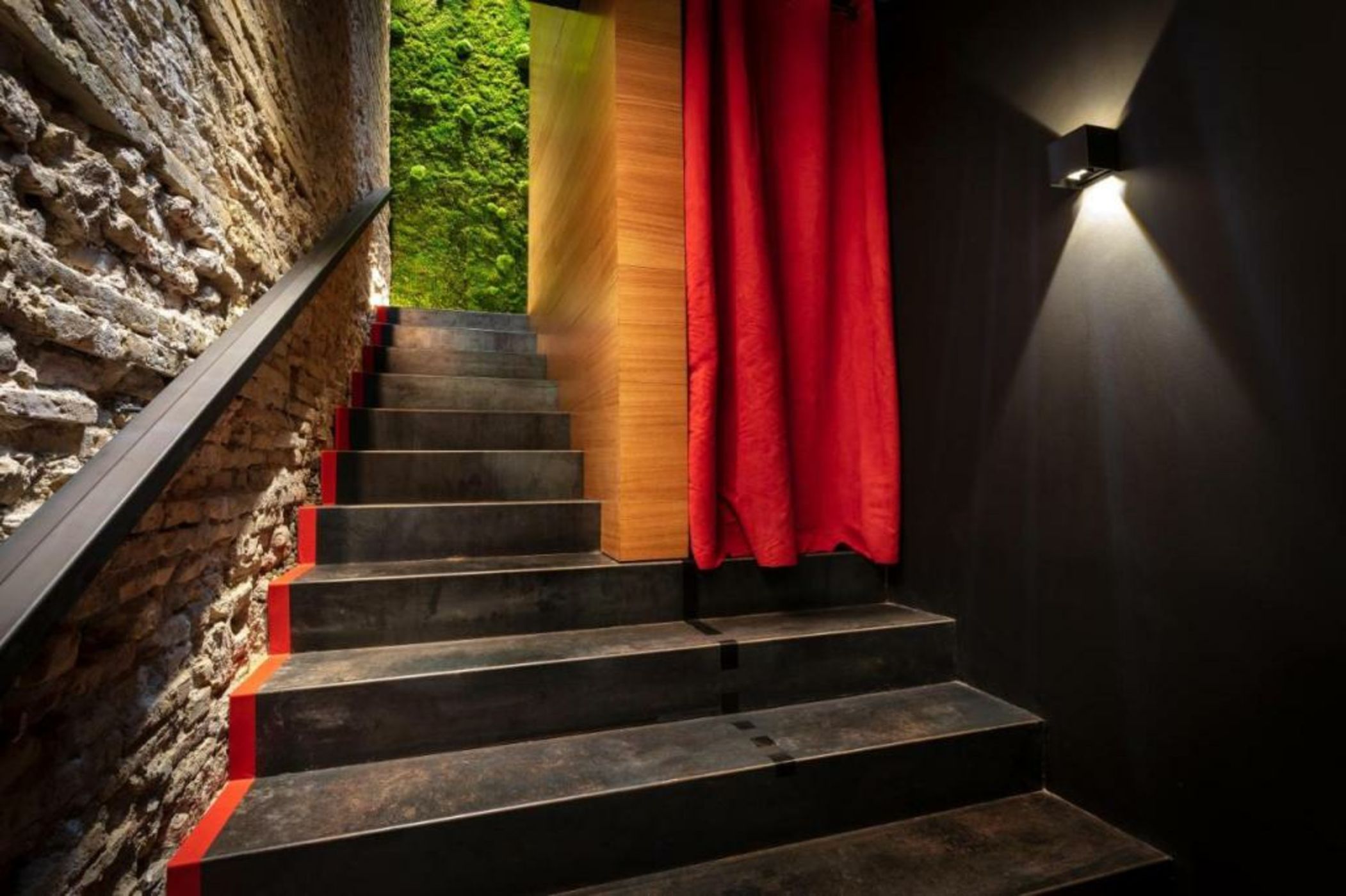 The Black Boutique -- Turistea Suites