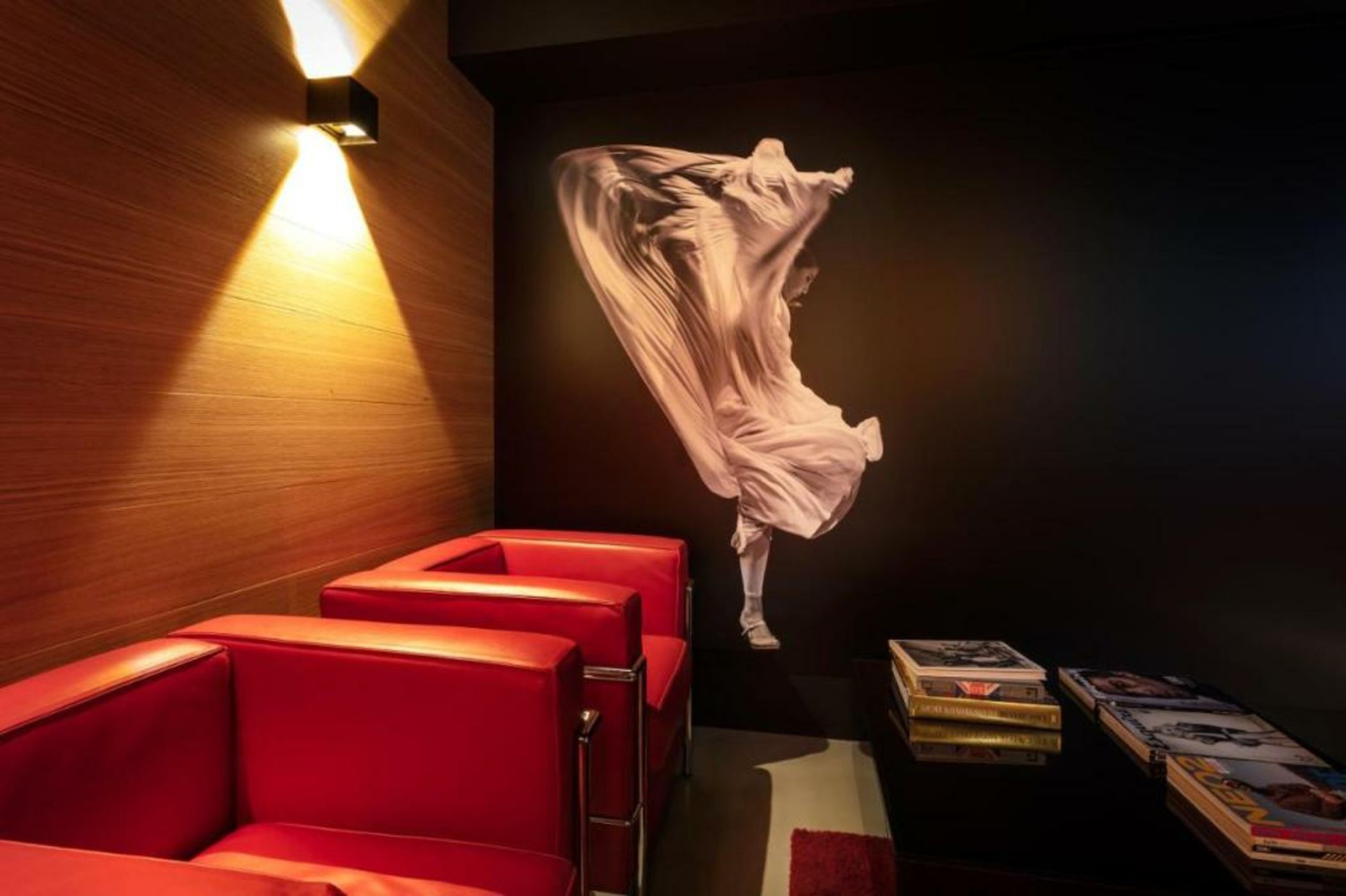 The Black Boutique -- Turistea Suites