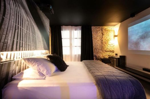 The Black Boutique -- Turistea Suites
