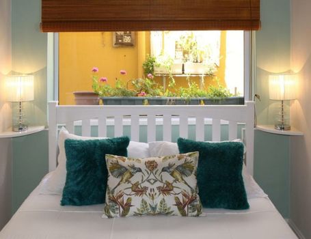 Dolphin Inn Guesthouse