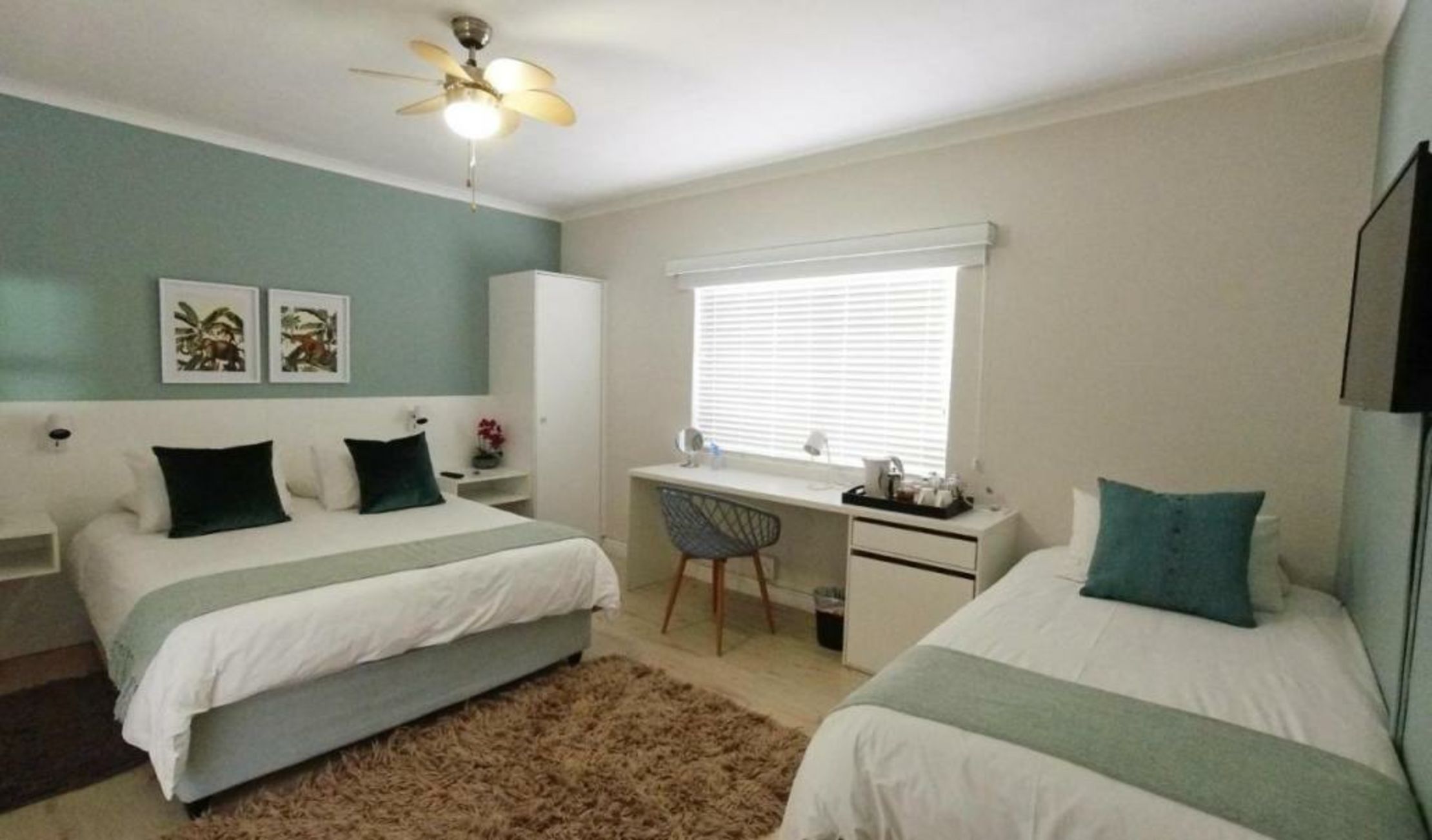Dolphin Inn Guesthouse
