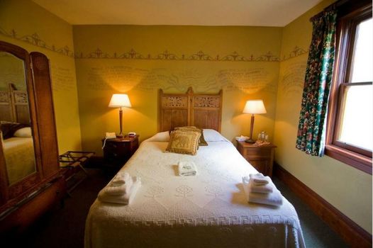 McMenamins Hotel Oregon