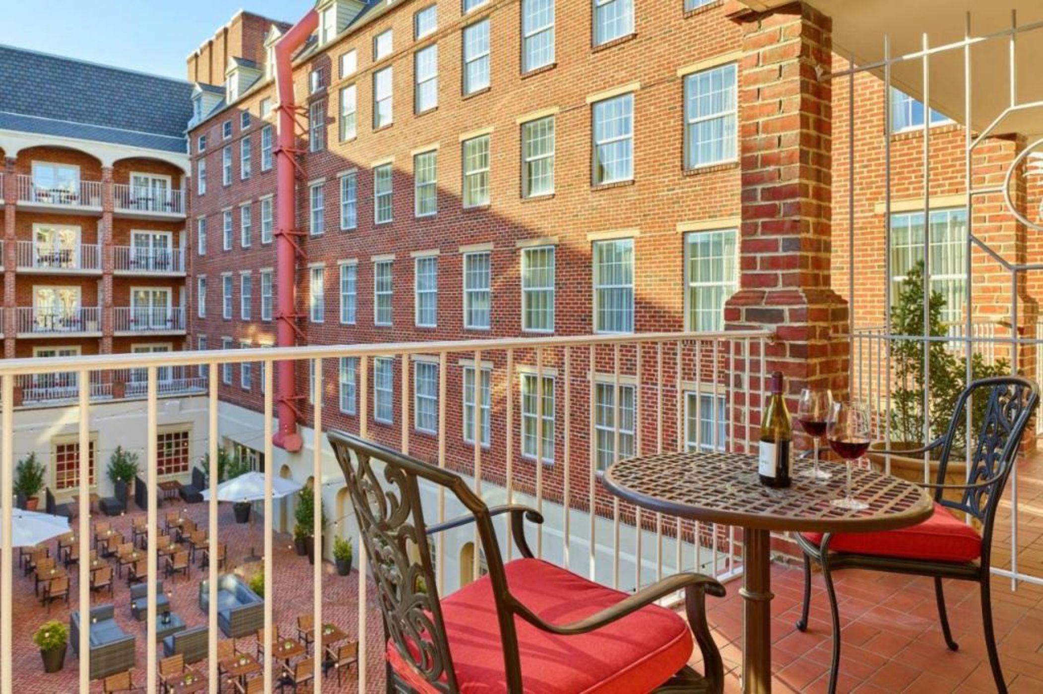 The Alexandrian Old Town Alexandria, Autograph Collection
