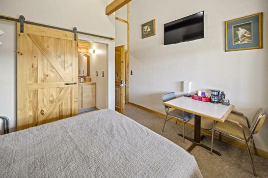 Ponderosa Inn