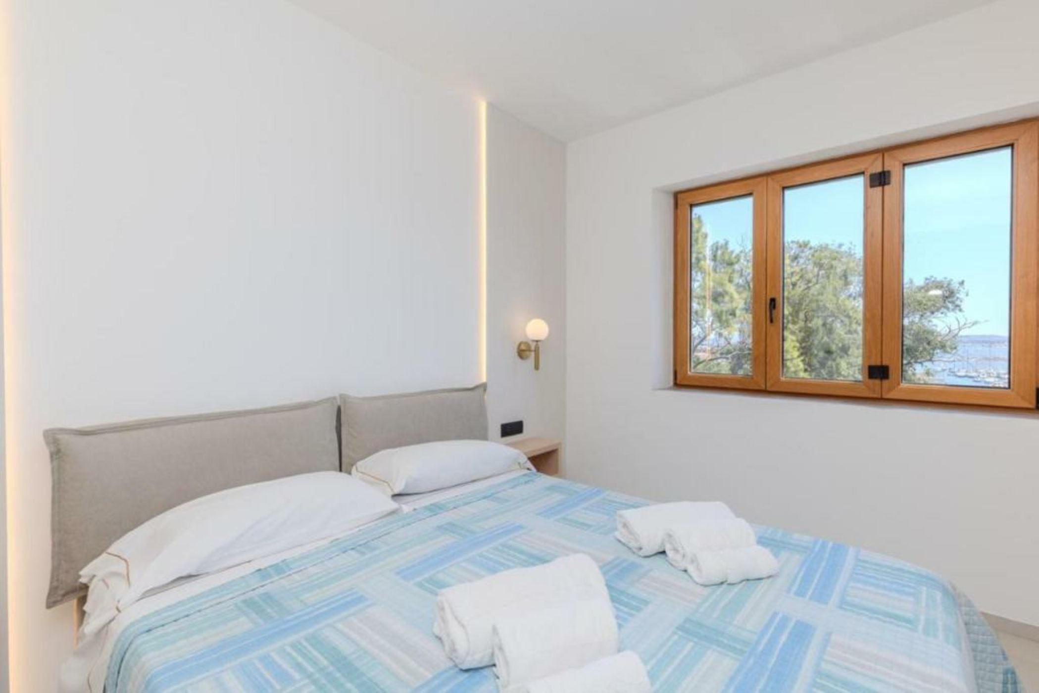 Antares Rooms and Suites