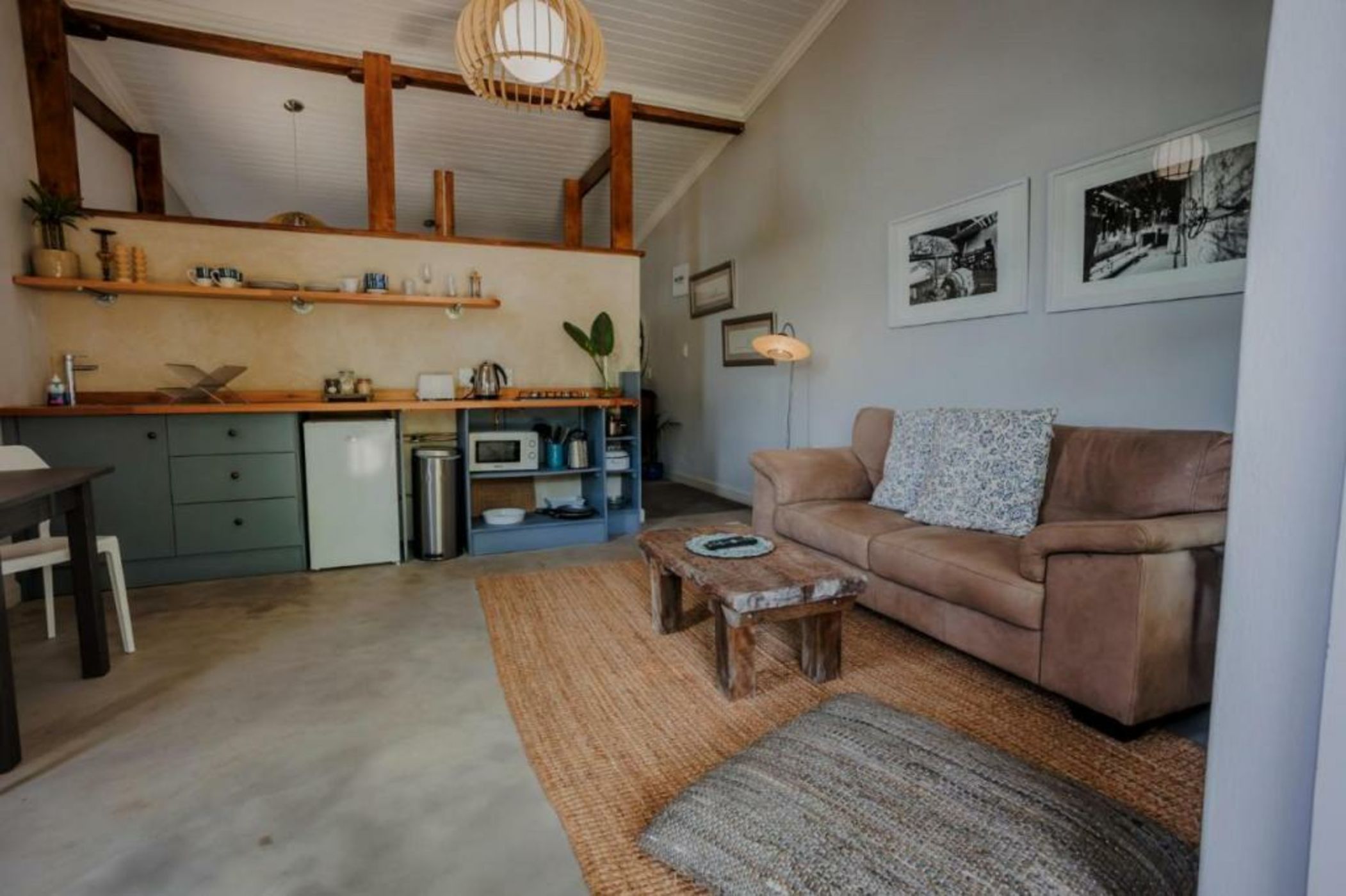 A Hilltop Country Retreat