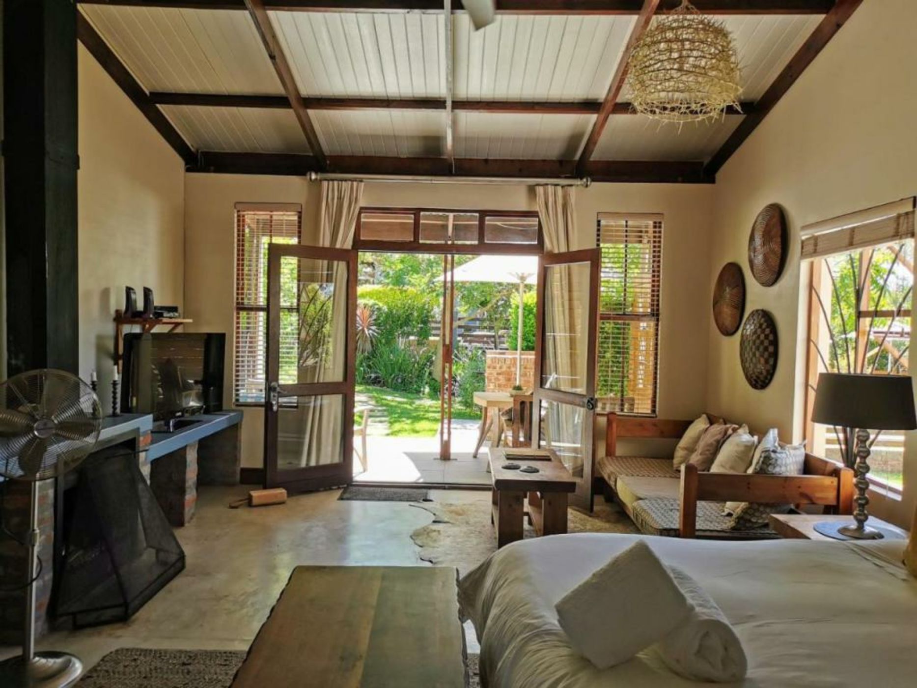 A Hilltop Country Retreat