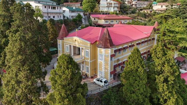 WelcomHeritage Kasmanda Palace