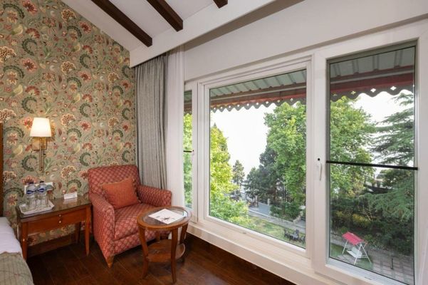 WelcomHeritage Kasmanda Palace