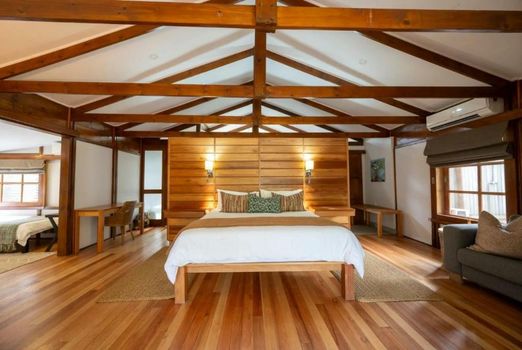 Makakatana Bay Lodge