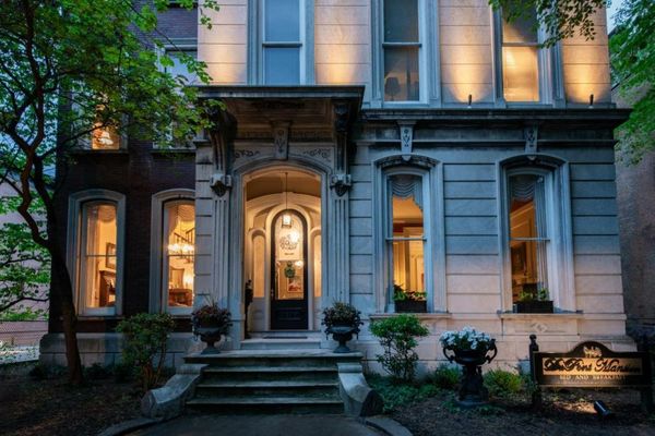 DuPont Mansion Bed & Breakfast