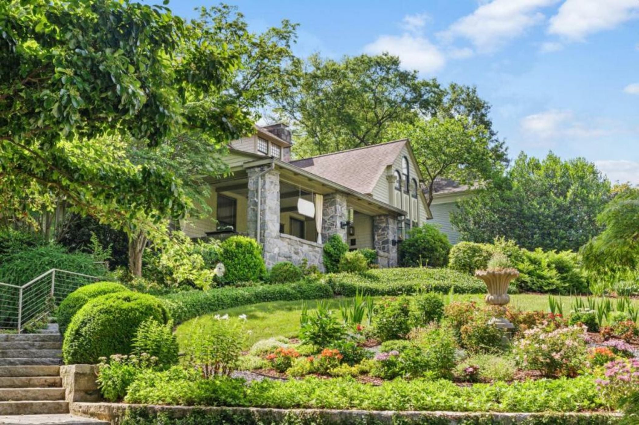 Stonehurst Place Bed & Breakfast