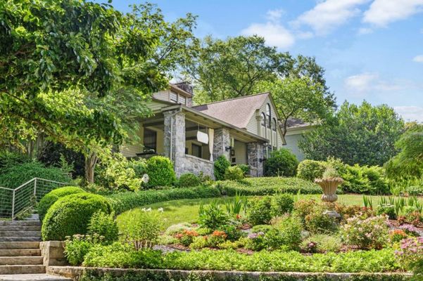 Stonehurst Place Bed & Breakfast