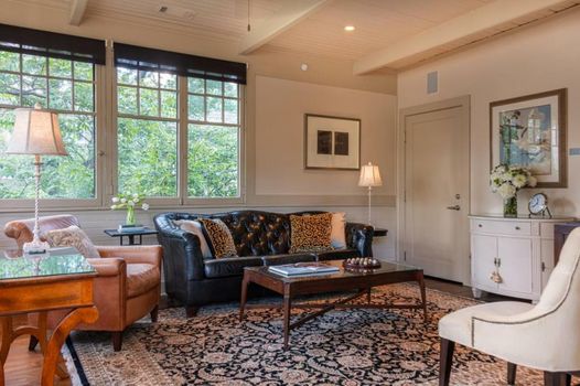 Stonehurst Place Bed & Breakfast