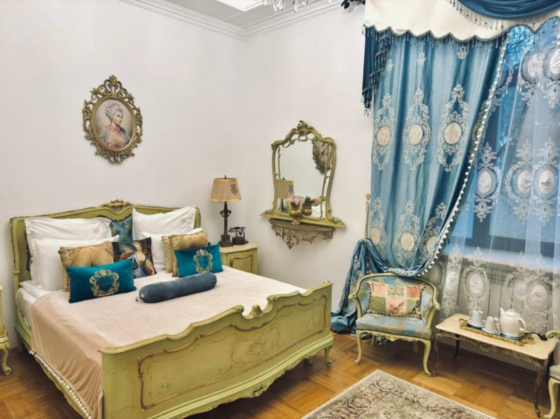 Conacul Coroanei Luxury Boutique