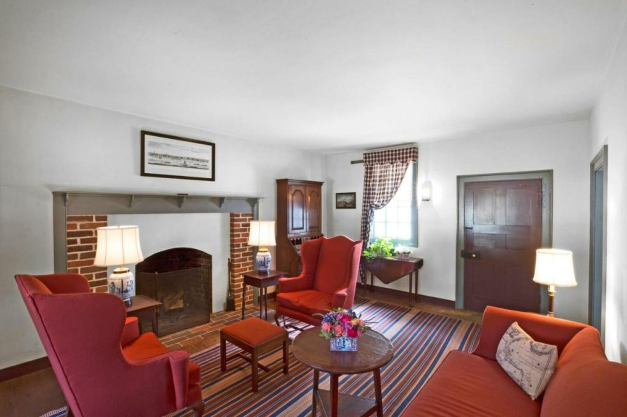 Colonial Houses, an official Colonial Williamsburg Hotel