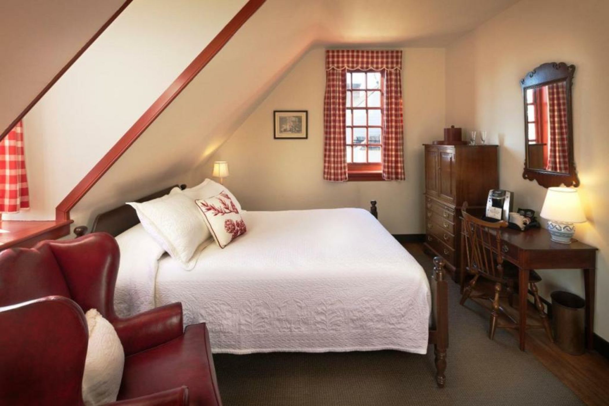 Colonial Houses, an official Colonial Williamsburg Hotel