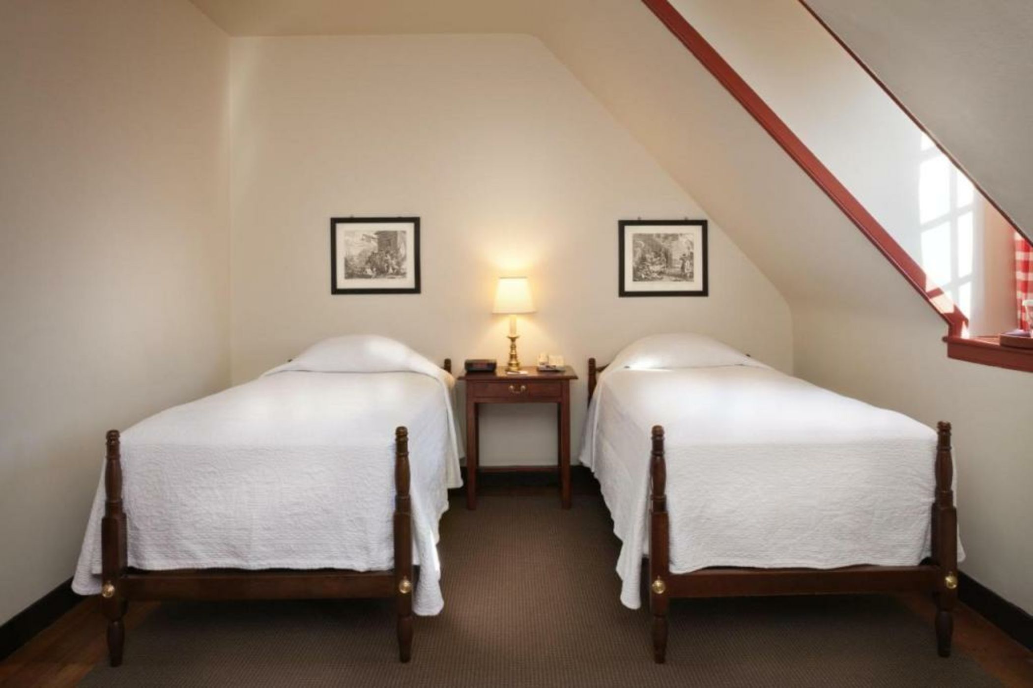Colonial Houses, an official Colonial Williamsburg Hotel