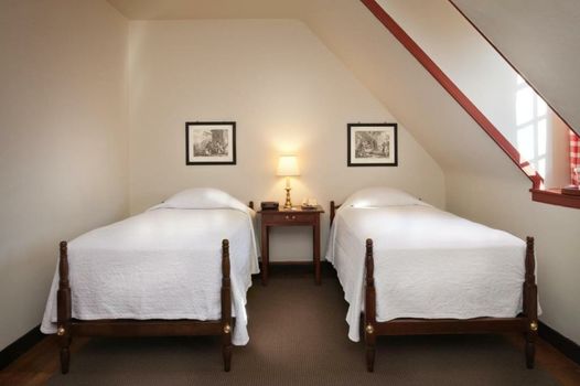 Colonial Houses, an official Colonial Williamsburg Hotel