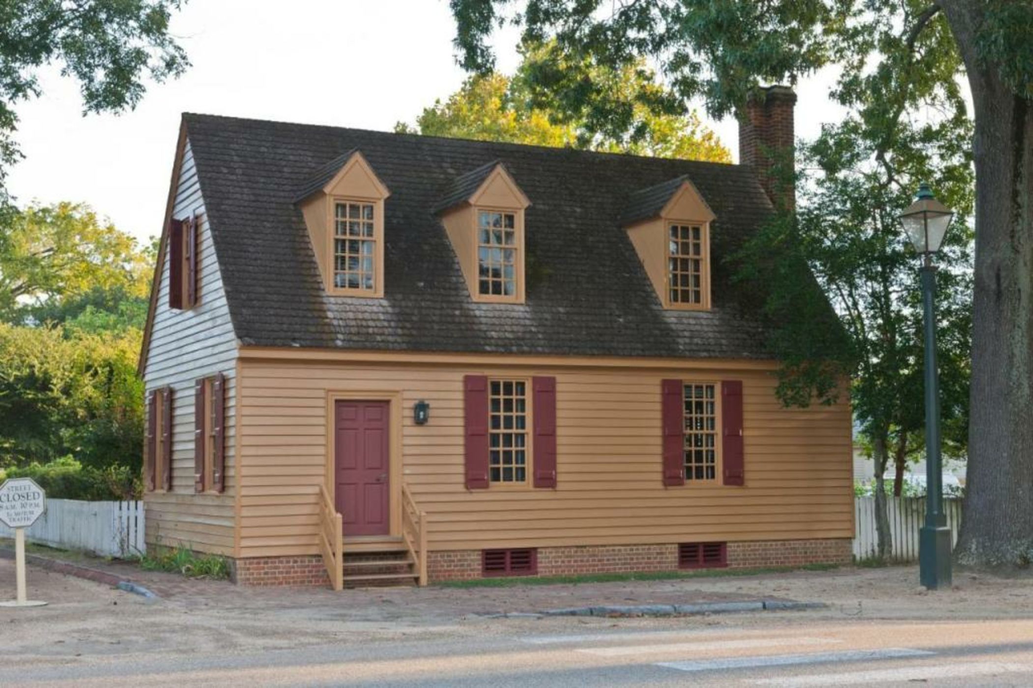 Colonial Houses, an official Colonial Williamsburg Hotel