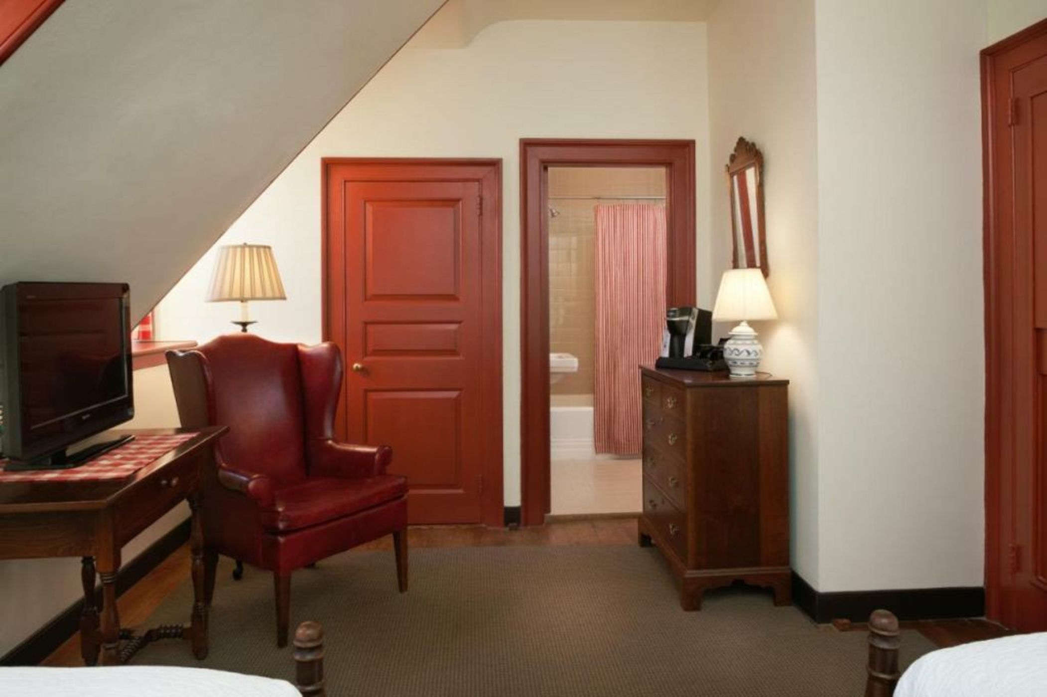 Colonial Houses, an official Colonial Williamsburg Hotel