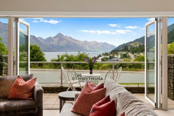 Queenstown House Bed & Breakfast and Apartments