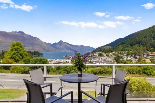 Queenstown House Bed & Breakfast and Apartments