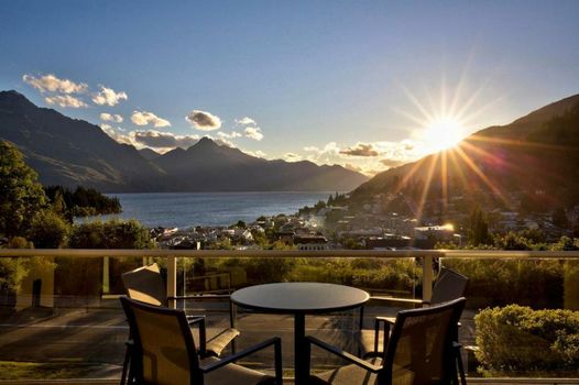 Queenstown House Bed & Breakfast and Apartments