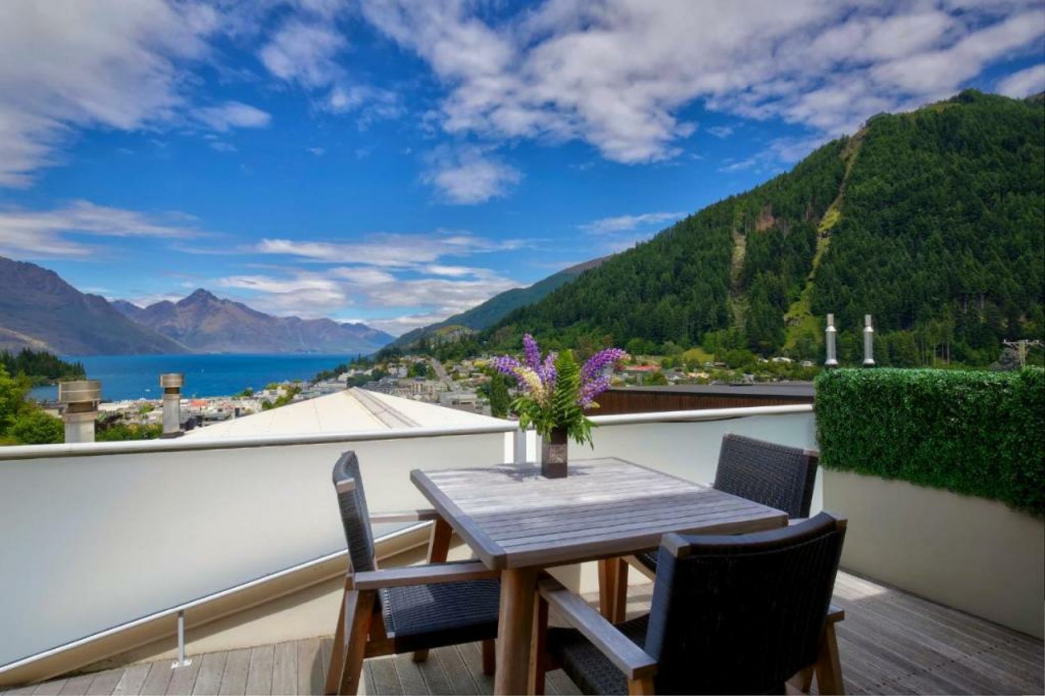 Queenstown House Bed & Breakfast and Apartments