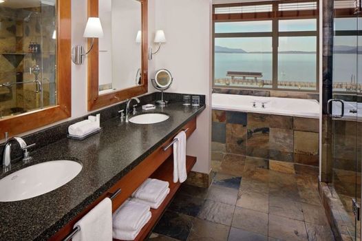 Chrysalis Inn & Spa Bellingham, Curio Collection by Hilton