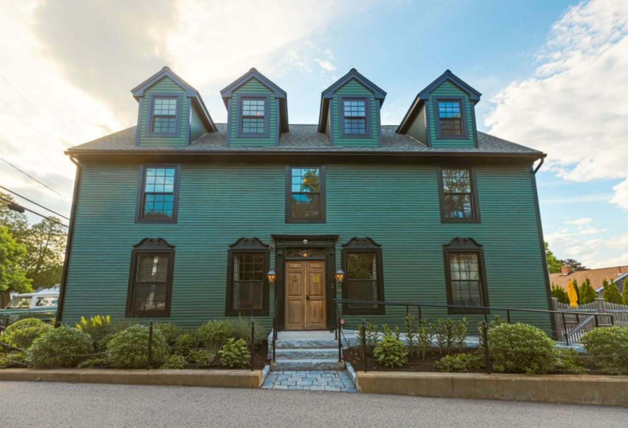 GREAT ISLAND INN - A Modern Boutique Hotel