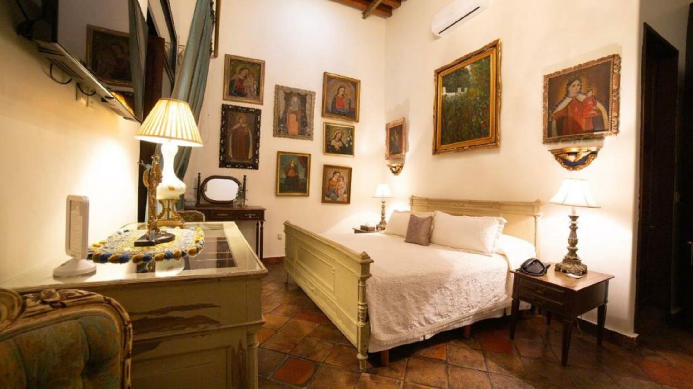 Casa Pedro Loza