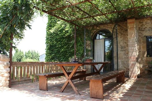 Encís d'Empordà -Adults Only-