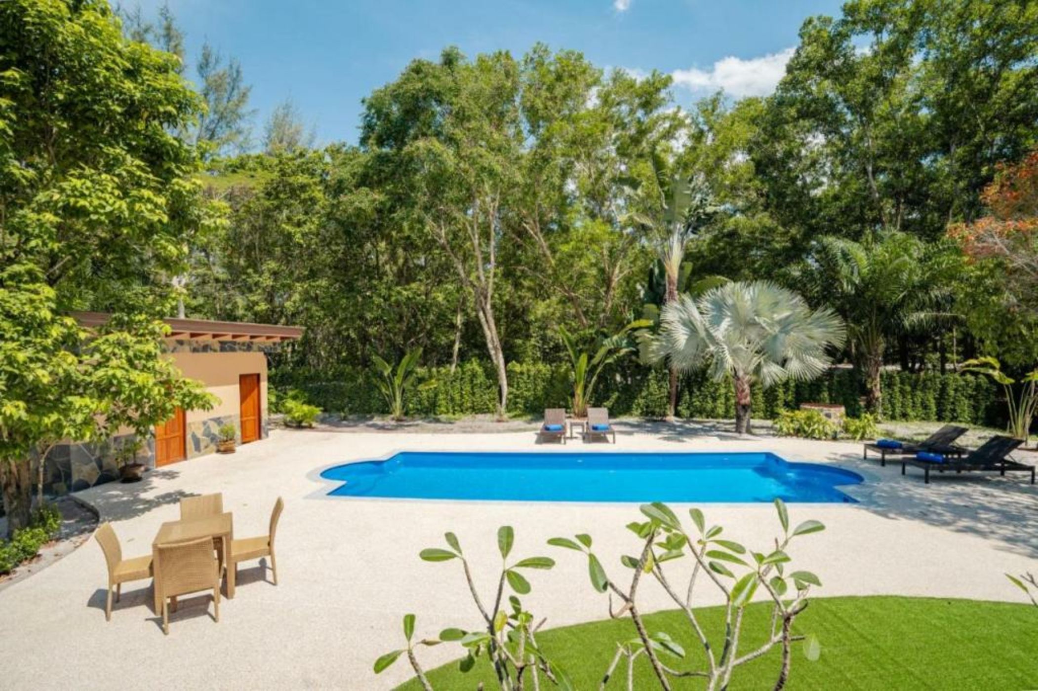 Koh Jum Beach Villas 