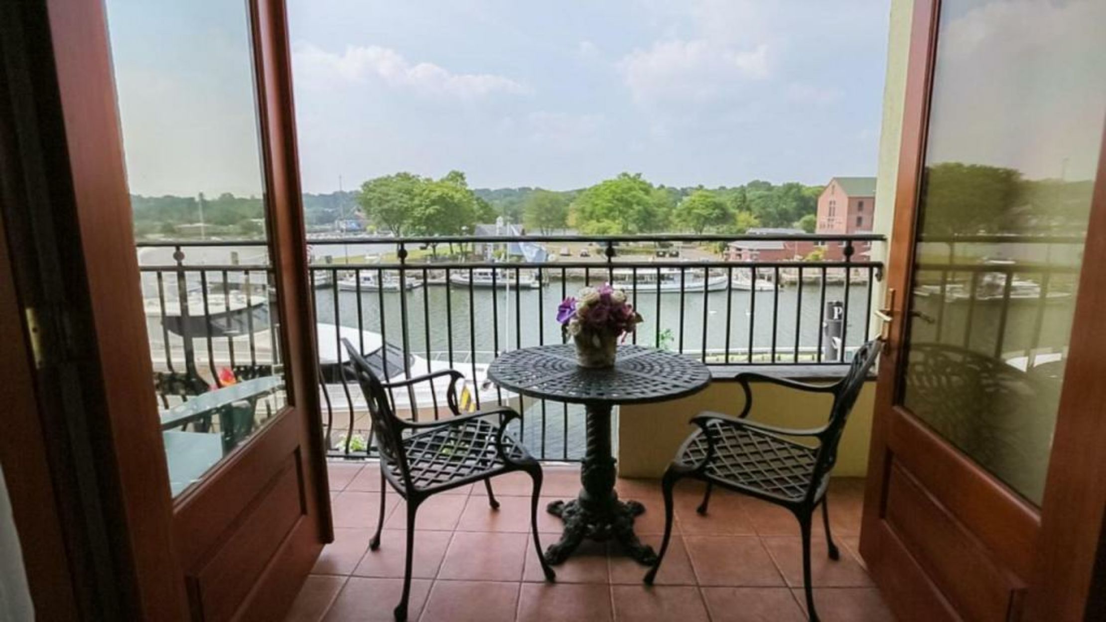 Delamar Greenwich Harbor