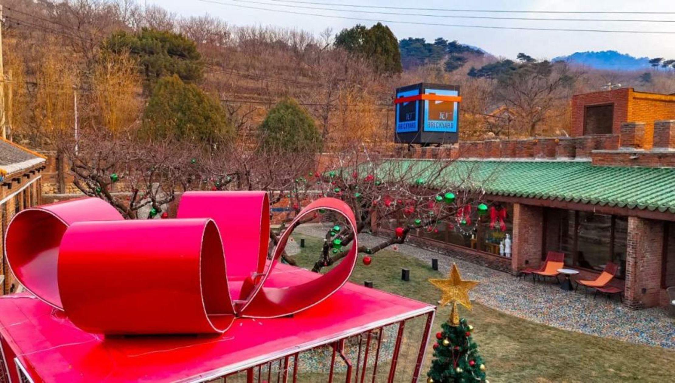 Brickyard Retreat at Mutianyu Great Wall Adjoin to Mutianyu Great Wall - Room with the View of Great Wall - Chinese massage experience - Vehicle Shuttle Service - International Catering - SPA& Nail Beauty Facilities