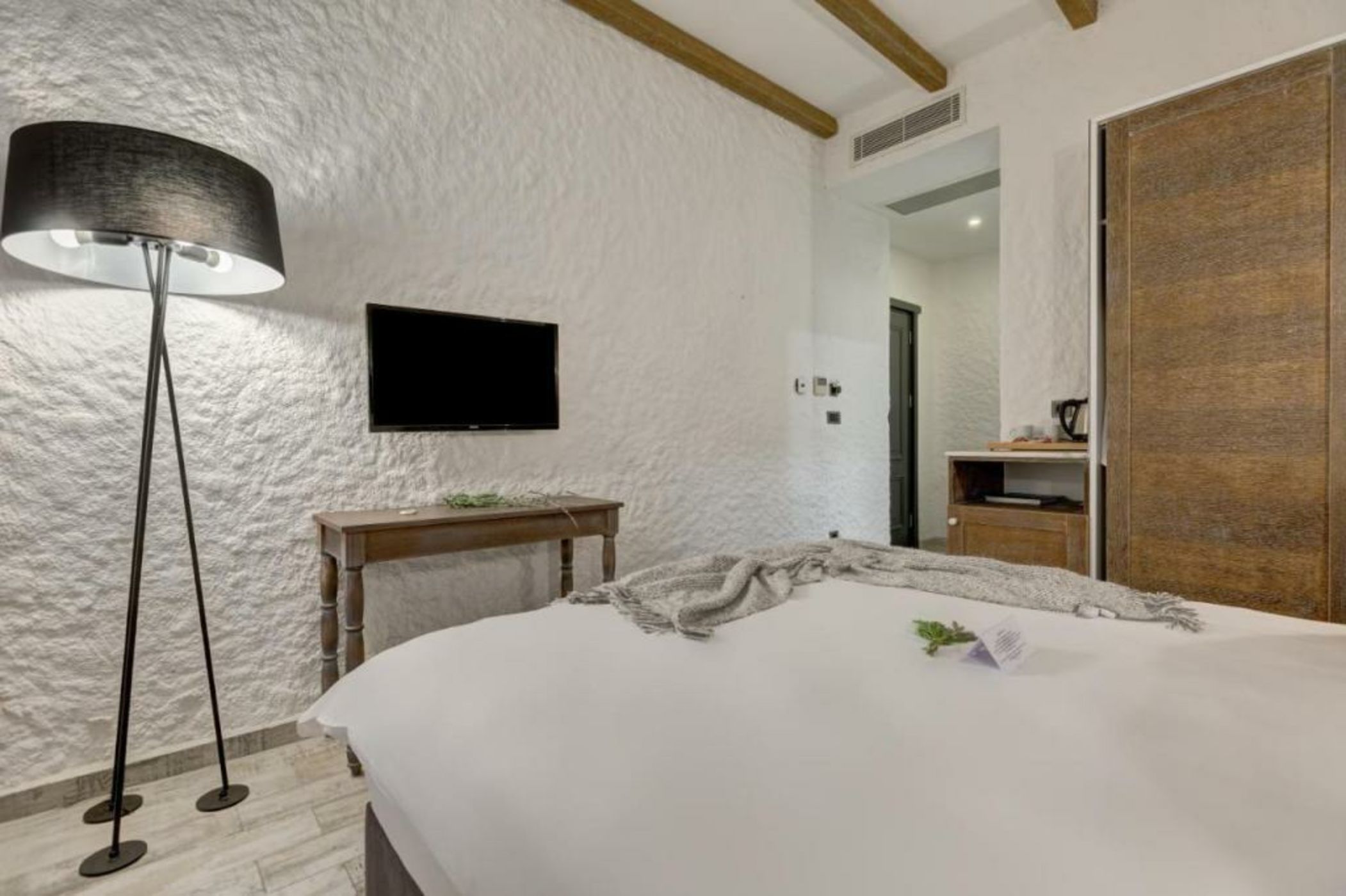 Alachi Hotel
