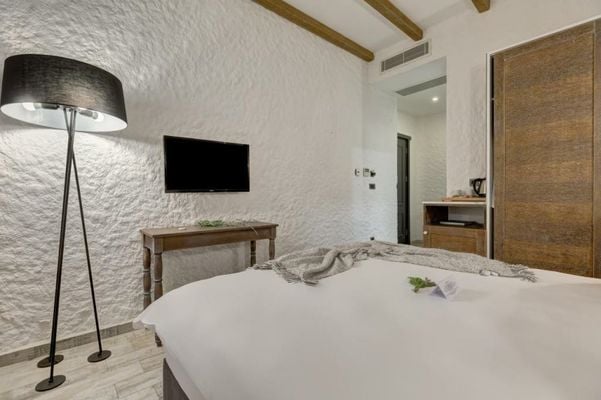Alachi Hotel
