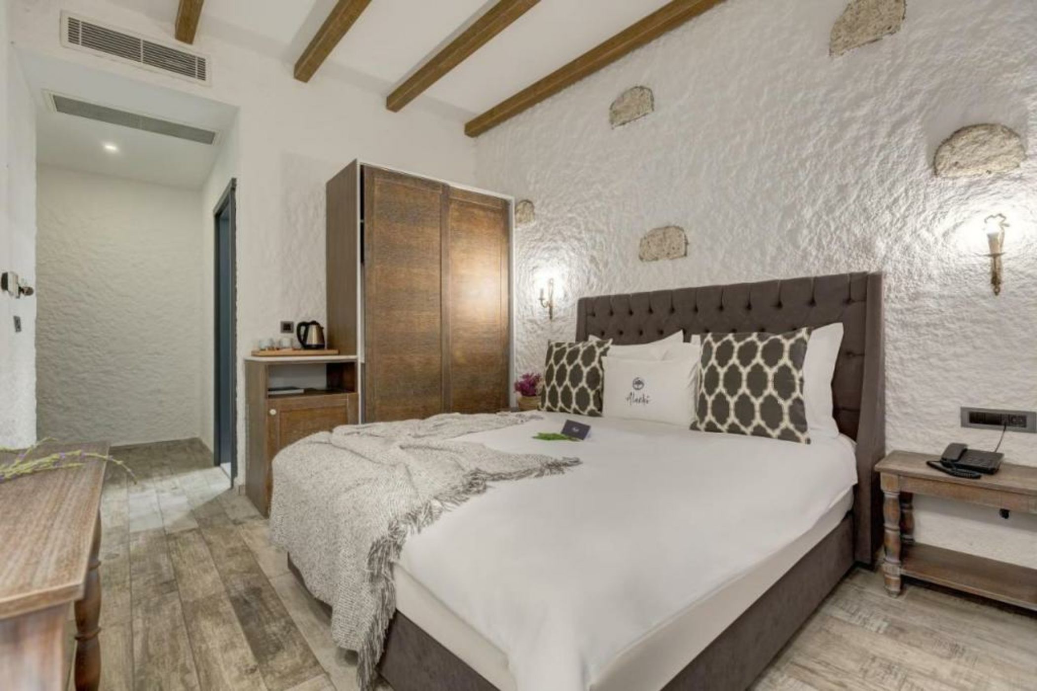 Alachi Hotel